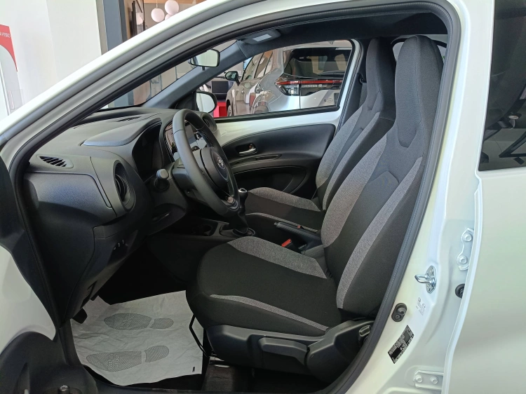 8 - Toyota Aygo X AYGO X 10B MT ACTIVE MY24