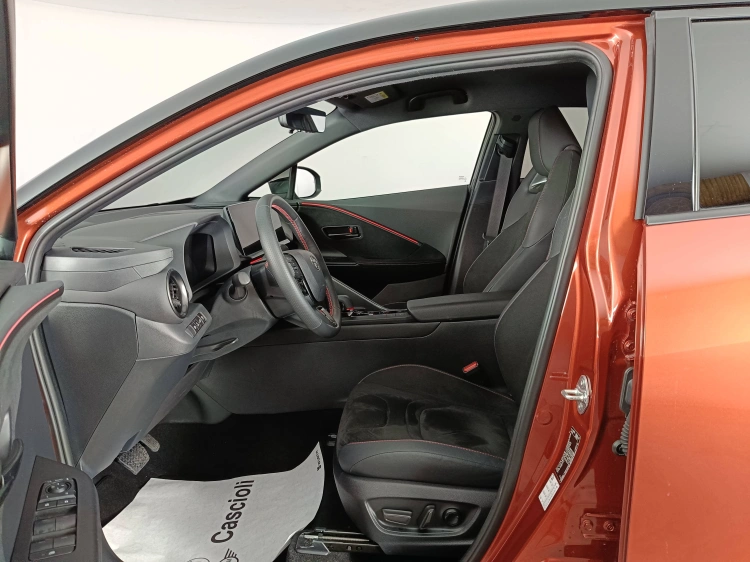 8 - Toyota C-HR C-HR 2.0 phev GR Sport fwd e-cvt