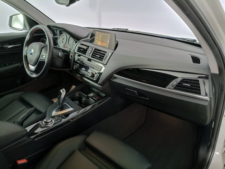 11 - BMW Serie 1 118d Sport 5p auto