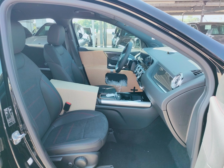 8 - Mercedes-Benz GLA 200 d automatic