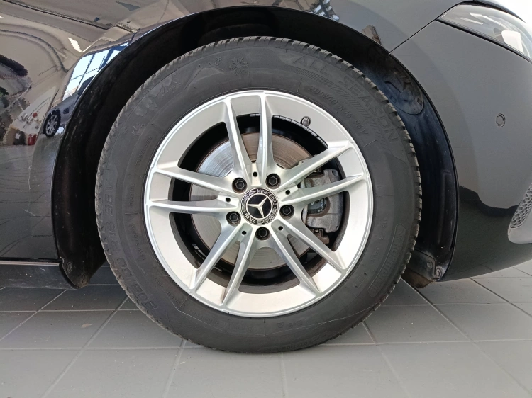 20 - Mercedes-Benz Classe A 180 d Business Extra auto
