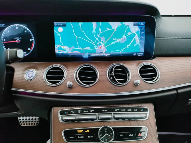 12 - Mercedes-Benz Classe E SW All-Terrain 220 d Premium 4matic auto