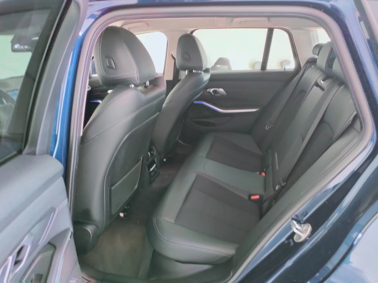 10 - BMW Serie 3 320d Touring auto