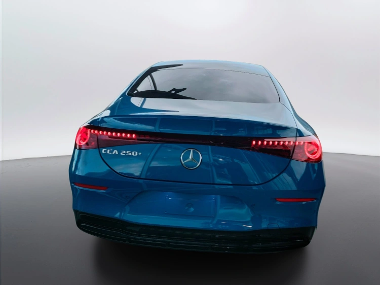 3 - Mercedes-Benz CLA 250+ con tecnologia EQ