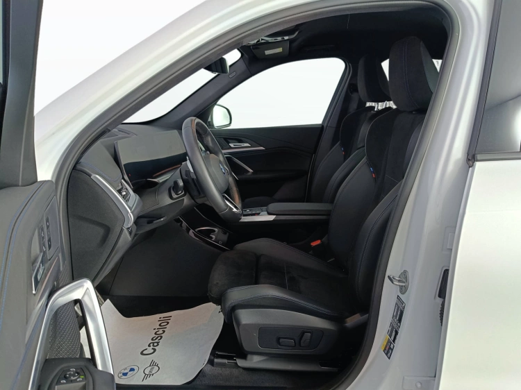 9 - BMW iX1 iX1 edrive 20 MSport
