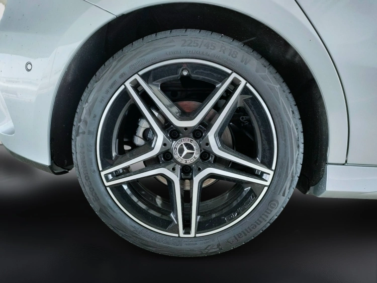 6 - Mercedes-Benz Classe A 180 d Automatic