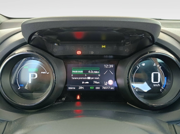 12 - Toyota Yaris Yaris 1.5h Lounge