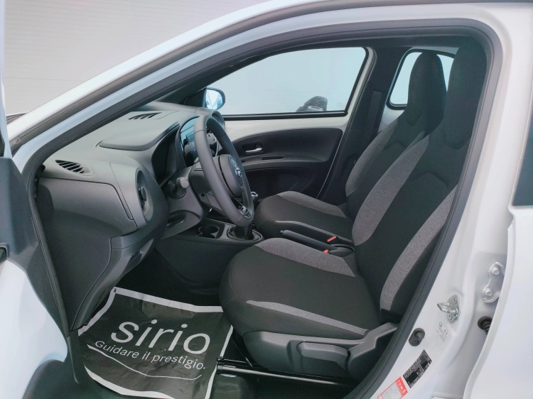 17 - Toyota Aygo X Aygo X 1.0 Active 72cv