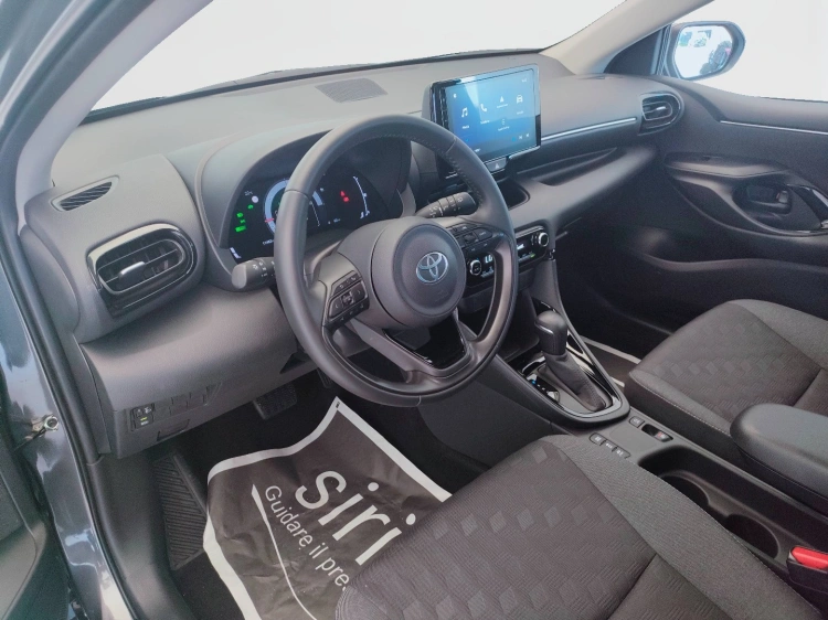 16 - Toyota Yaris Yaris 1.5h Trend