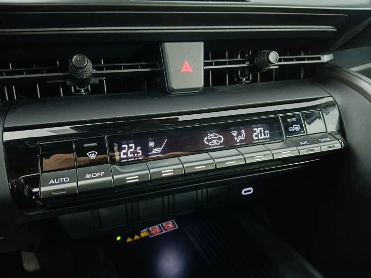 15 - Toyota C-HR C-HR 1.8 hv Trend fwd e-cvt