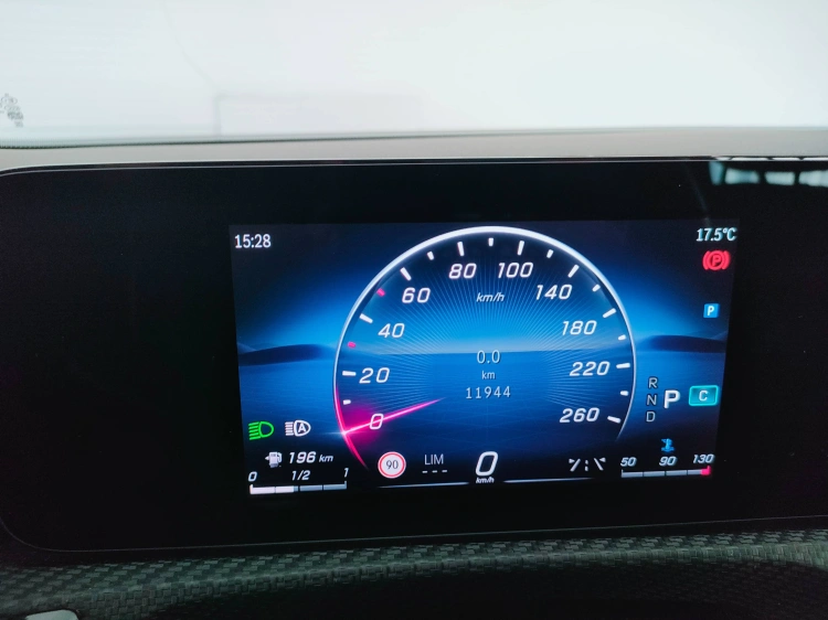 20 - Mercedes-Benz CLA Shooting Brake 180 d Advanced auto