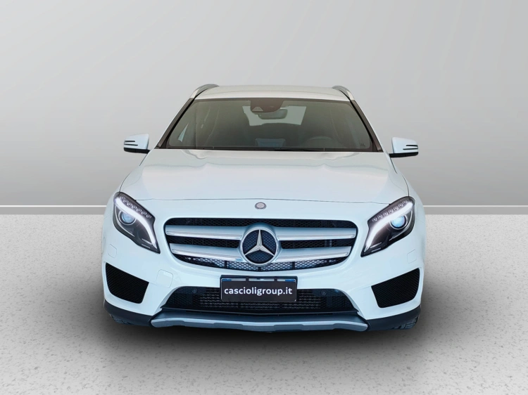 2 - Mercedes-Benz GLA 200 d (cdi) Premium 4matic auto