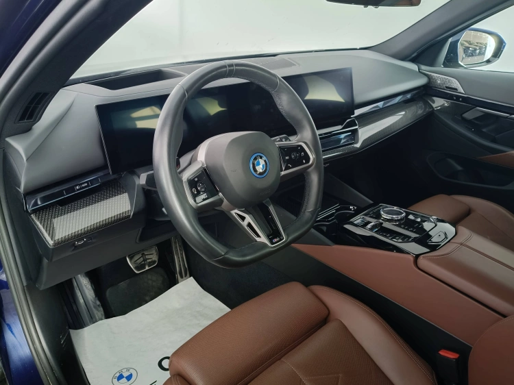 7 - BMW i5 BMW i5 eDrive40 Touring