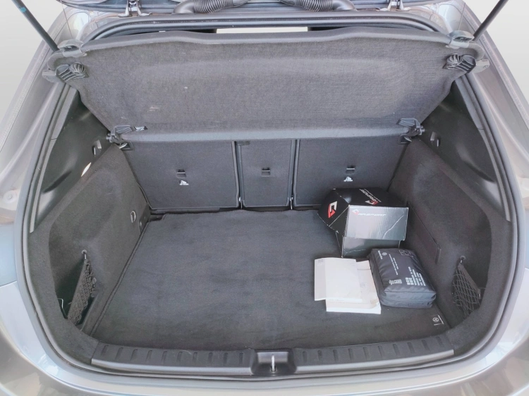 9 - Mercedes-Benz GLA 250 e phev (eq-power) Premium auto