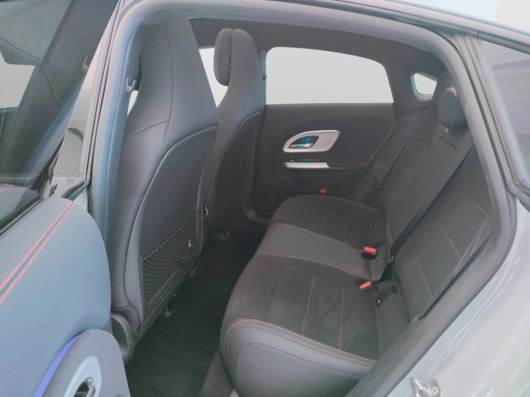 12 - Mercedes-Benz CLA EQ CLA 350 4MATIC con tecnologia EQ
