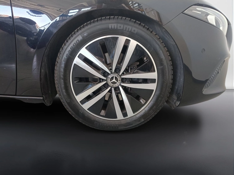 19 - Mercedes-Benz Classe A 180 d Sport Light auto