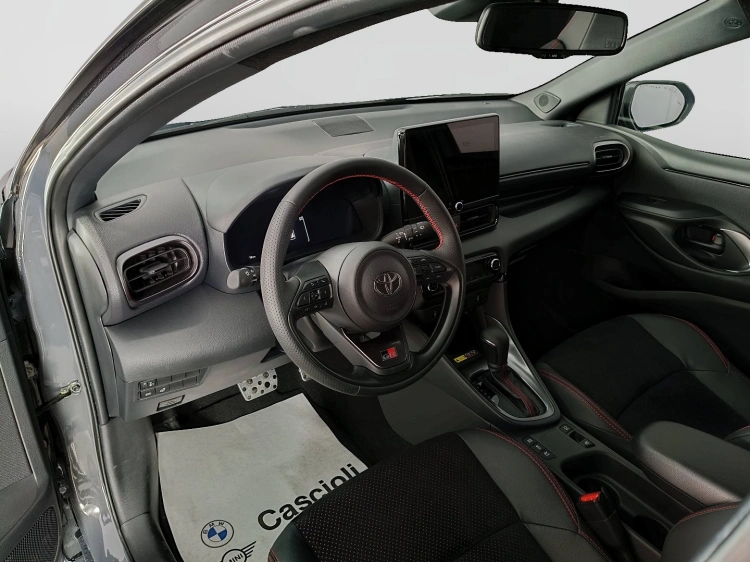 7 - Toyota Yaris YARIS 15H 130HP GRS MY25