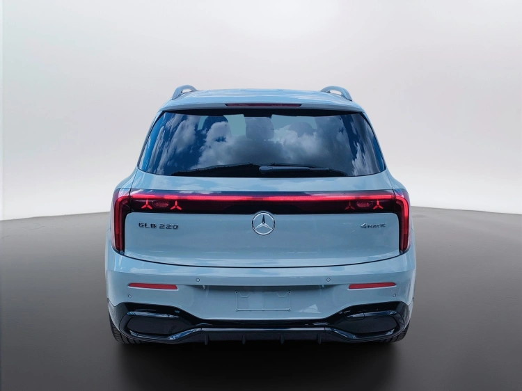 4 - Mercedes-Benz GLB 220d 4MATIC