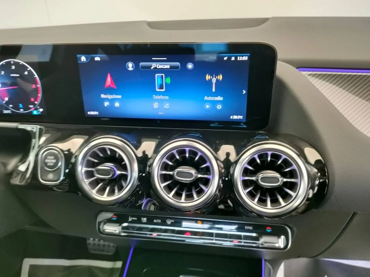 12 - Mercedes-Benz GLA 200 d AMG Line Advanced Plus auto