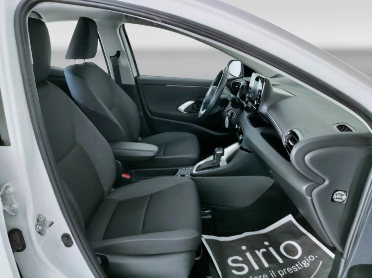 12 - Toyota Yaris Yaris 1.5h Trend
