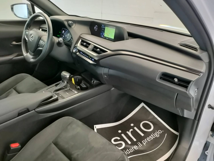 15 - Lexus UX UX 250h 2.0 Business 2wd cvt my20