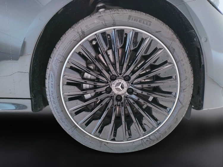 17 - Mercedes-Benz Classe E SW 220 d AMG Line Premium 4matic auto