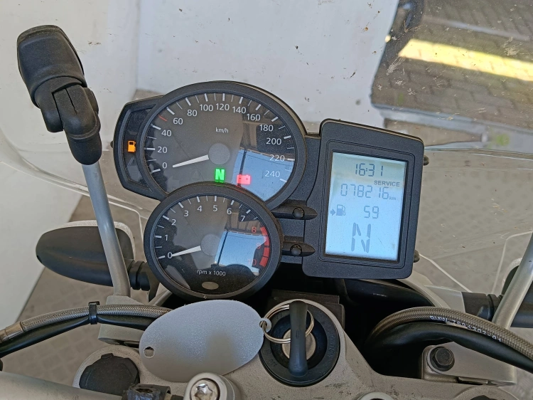 6 - BMW Motorrad R R 1200 R