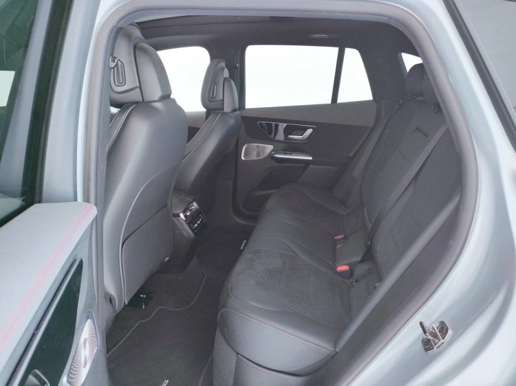 12 - Mercedes-Benz EQE 350 AMG Line Premium 4matic