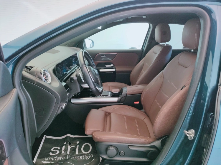 18 - Mercedes-Benz GLA 200 d Premium 4matic auto