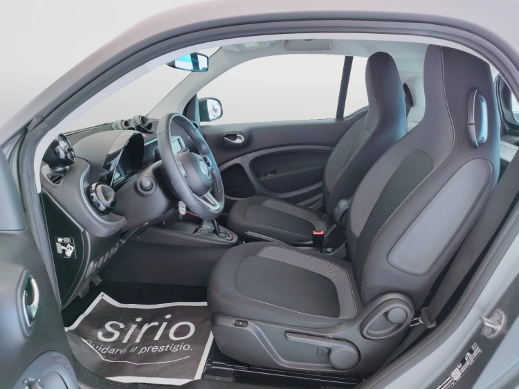 17 - smart fortwo Fortwo eq Passion 22kW