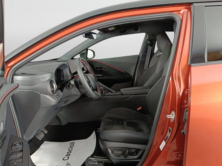 8 - Toyota C-HR C-HR 2.0 phev GR Sport fwd e-cvt