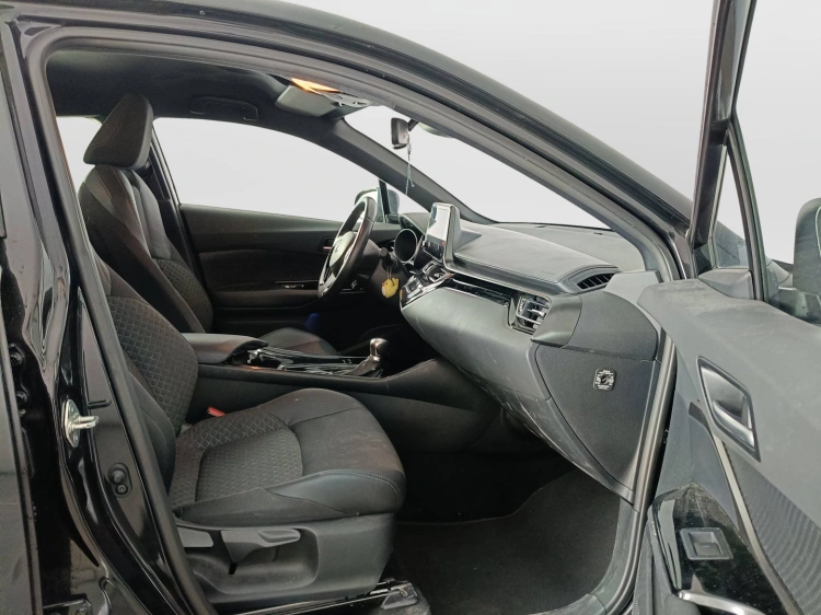 11 - Toyota C-HR C-HR 1.8h Trend e-cvt