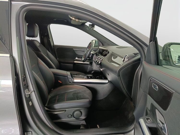 11 - Mercedes-Benz GLA 200 d AMG Line Premium 4matic auto