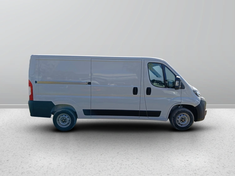 6 - Toyota Professional Proace Max PMAXVAN 120M L2H1 33 BUS MY25