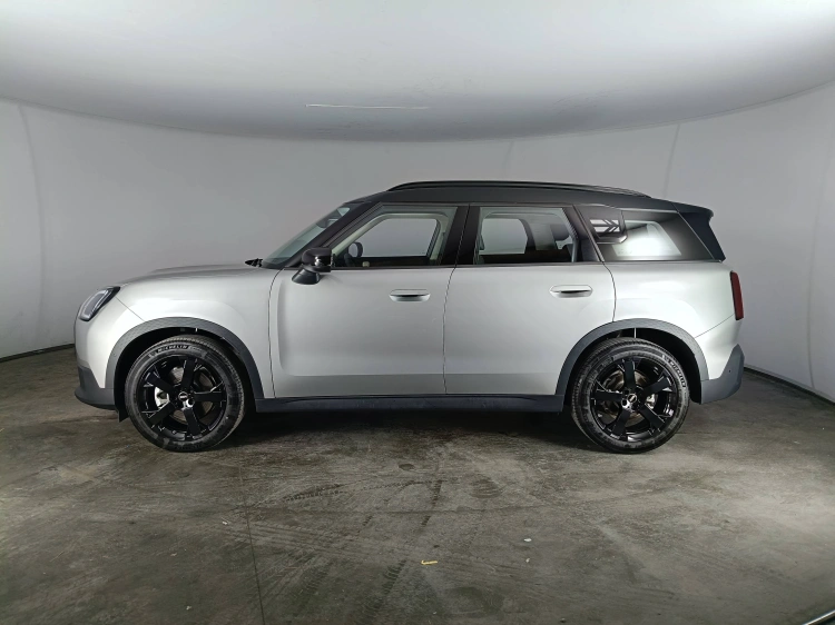 6 - MINI Countryman Mini Countryman 1.5 48V C Classic auto