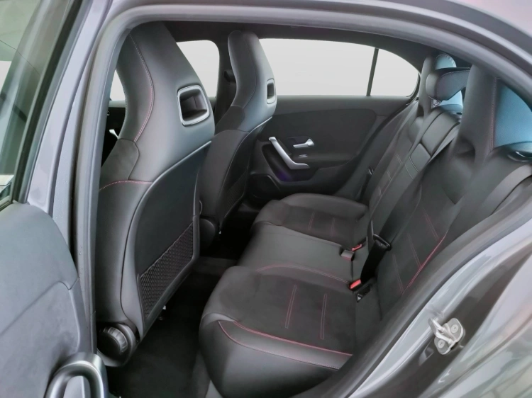 13 - Mercedes-Benz Classe A 180 d AMG Line Advanced Plus Digital Edition auto