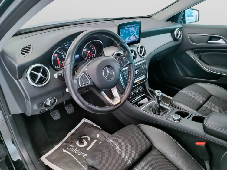 15 - Mercedes-Benz GLA 200 d Sport