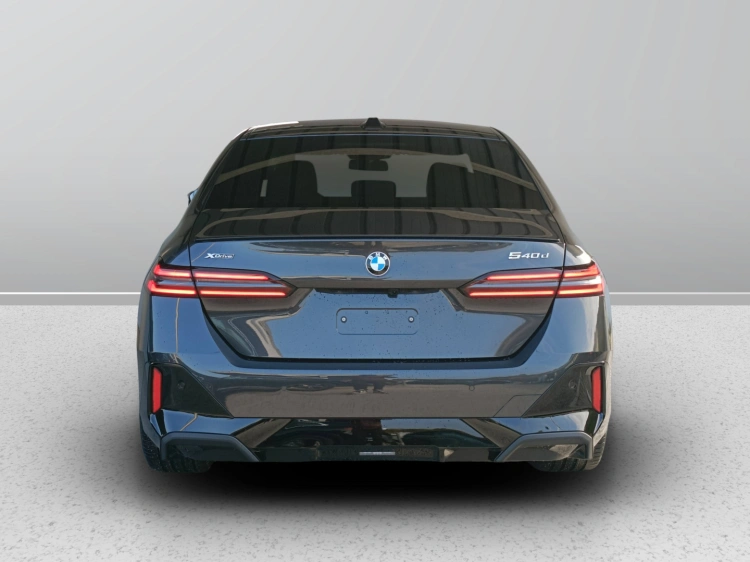 4 - BMW Serie 5 BMW 540d xDrive Berlina