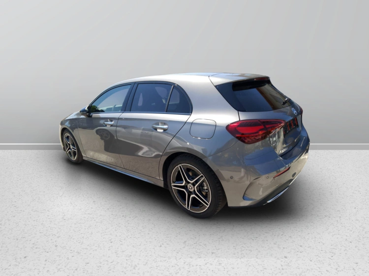 6 - Mercedes-Benz Classe A 180 d Automatic