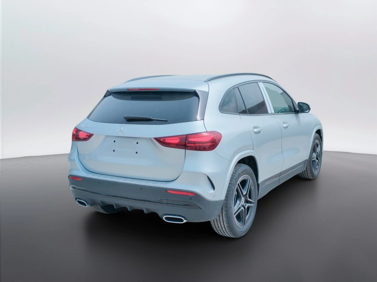 6 - Mercedes-Benz GLA 200 d automatic