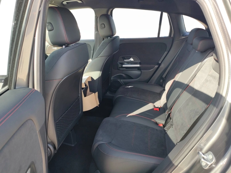 8 - Mercedes-Benz GLA 200 d automatic