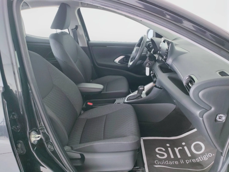 9 - Toyota Yaris Yaris 1.5h Active
