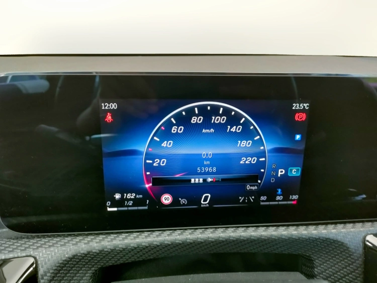 14 - Mercedes-Benz Classe A 180 d Advanced auto