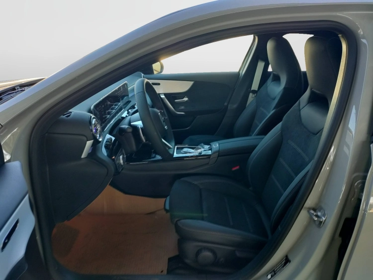 9 - Mercedes-Benz Classe A 180 d Automatic