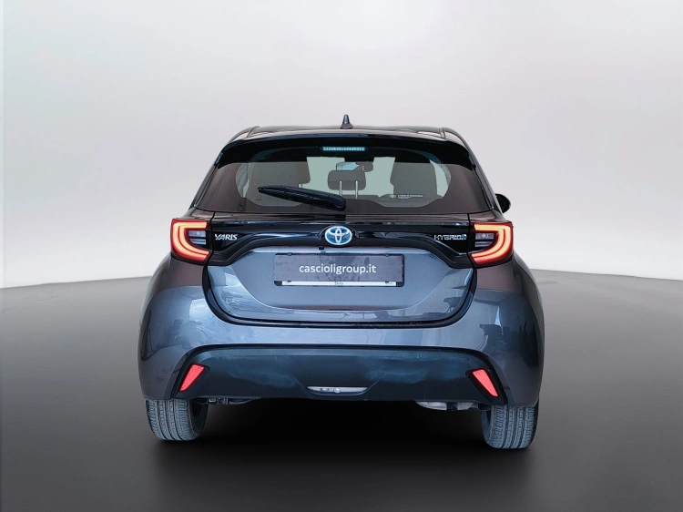 6 - Toyota Yaris Yaris 1.5h Trend