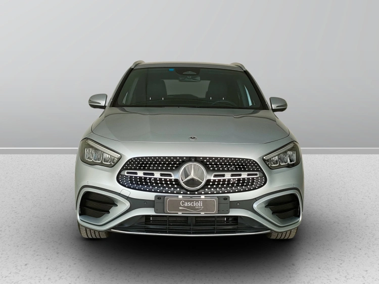 2 - Mercedes-Benz GLA 250 e Plug-in hybrid
