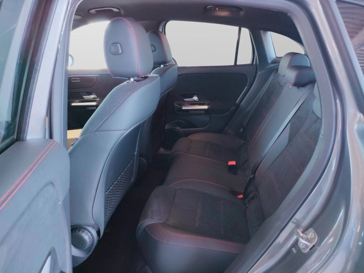 10 - Mercedes-Benz GLA 200 d automatic