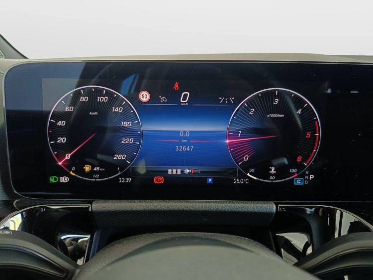 12 - Mercedes-Benz GLA 200 d AMG Line Advanced Plus 4matic auto