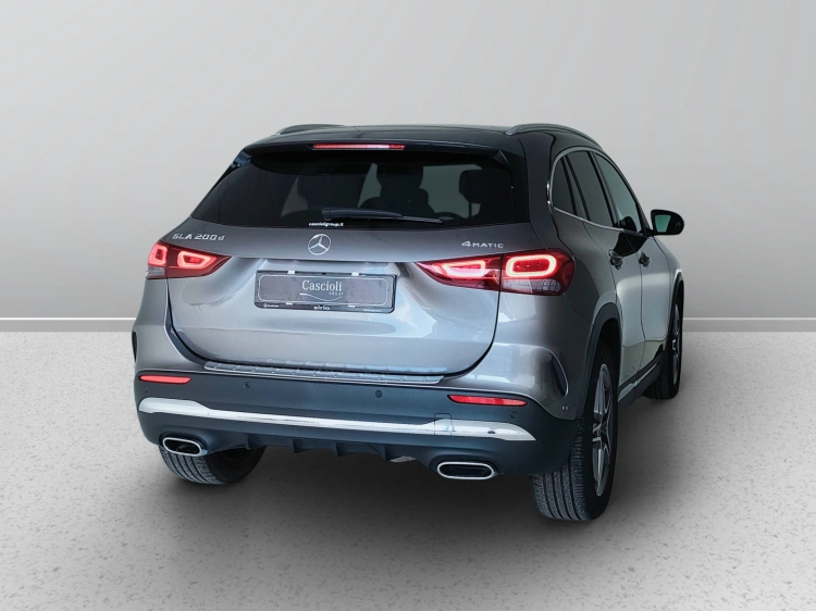 6 - Mercedes-Benz GLA 200 d Premium 4matic auto