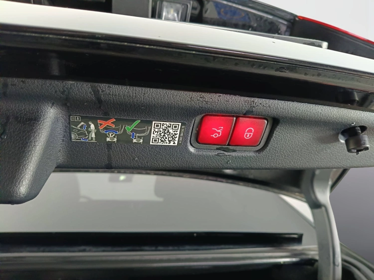 17 - Mercedes-Benz Classe C 220 d mhev AMG Line Premium Plus 4matic 197cv auto